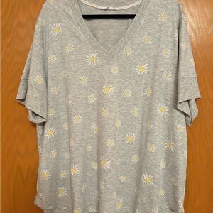 Jane and Delancey Light Gray Daisy Print Women's Top